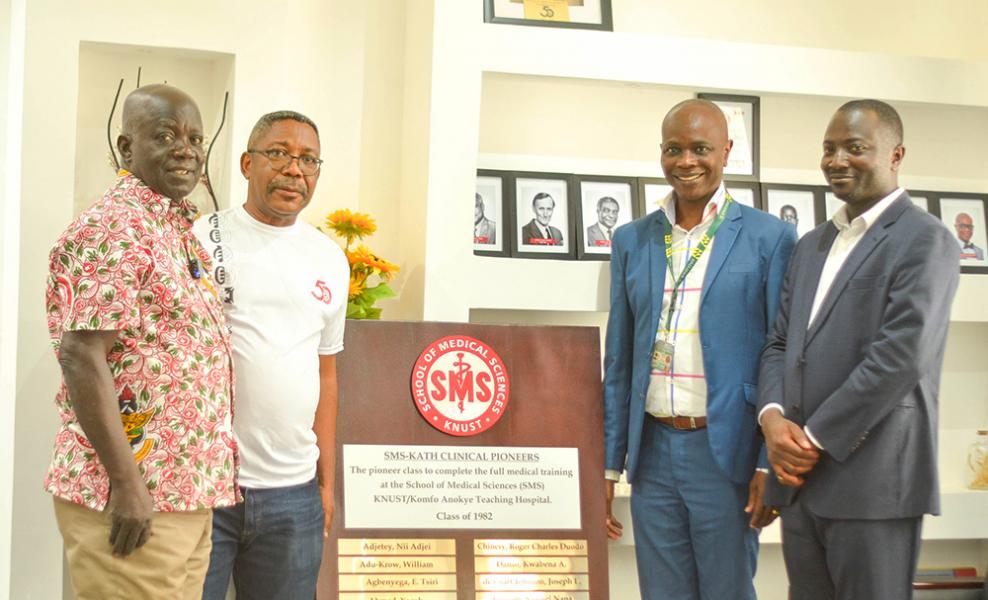 Class of 1982 donates commemorative plaque to School of Medical Sciences